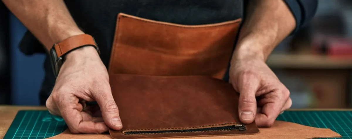 ヌメ革とは — 特徴・経年変化(エイジング)・お手入れの完全ガイド